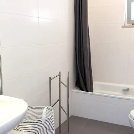 Vakantiehuis Holiday Rua Dos Curvais *
